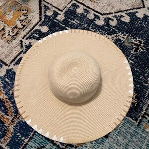 NWT - Vineyard Vines Straw Floppy Hat ☀️